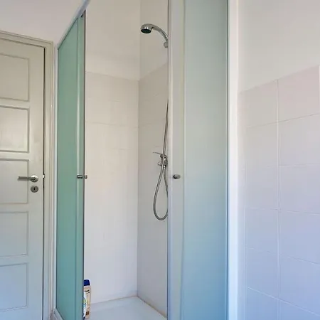 2 Bedroom In Alameda Apartment